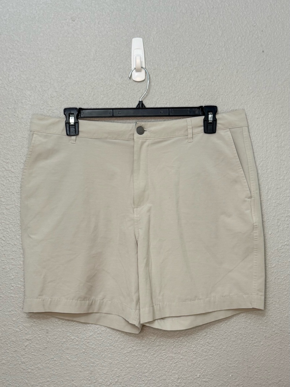 Faherty | All Day Belted Shorts | Cream | Waist 38” Inseam 7”